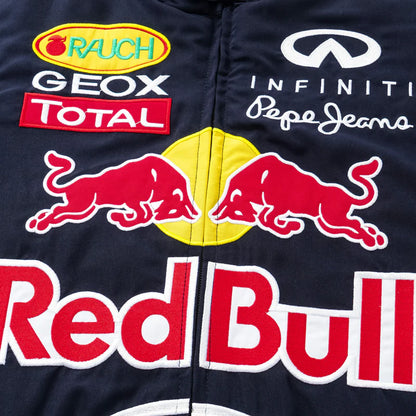 Red Bull Racing Vintage Jacket – Style F1 Rétro & Streetwear