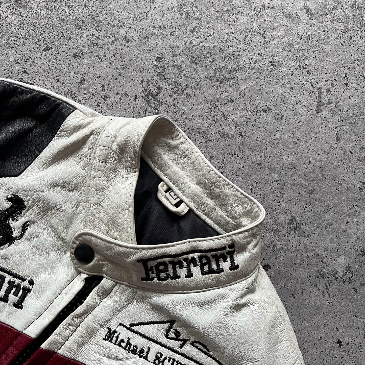 Blouson pilote en cuir tricolore – Patchs et broderies