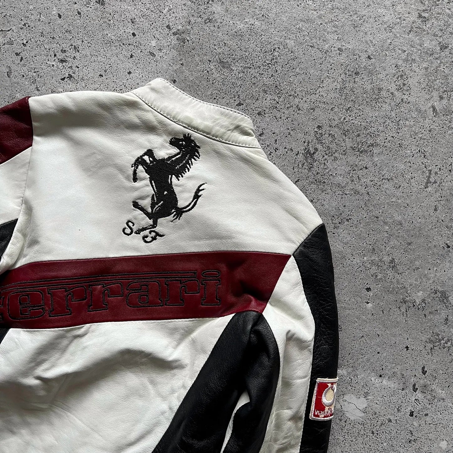 Blouson pilote en cuir tricolore – Patchs et broderies