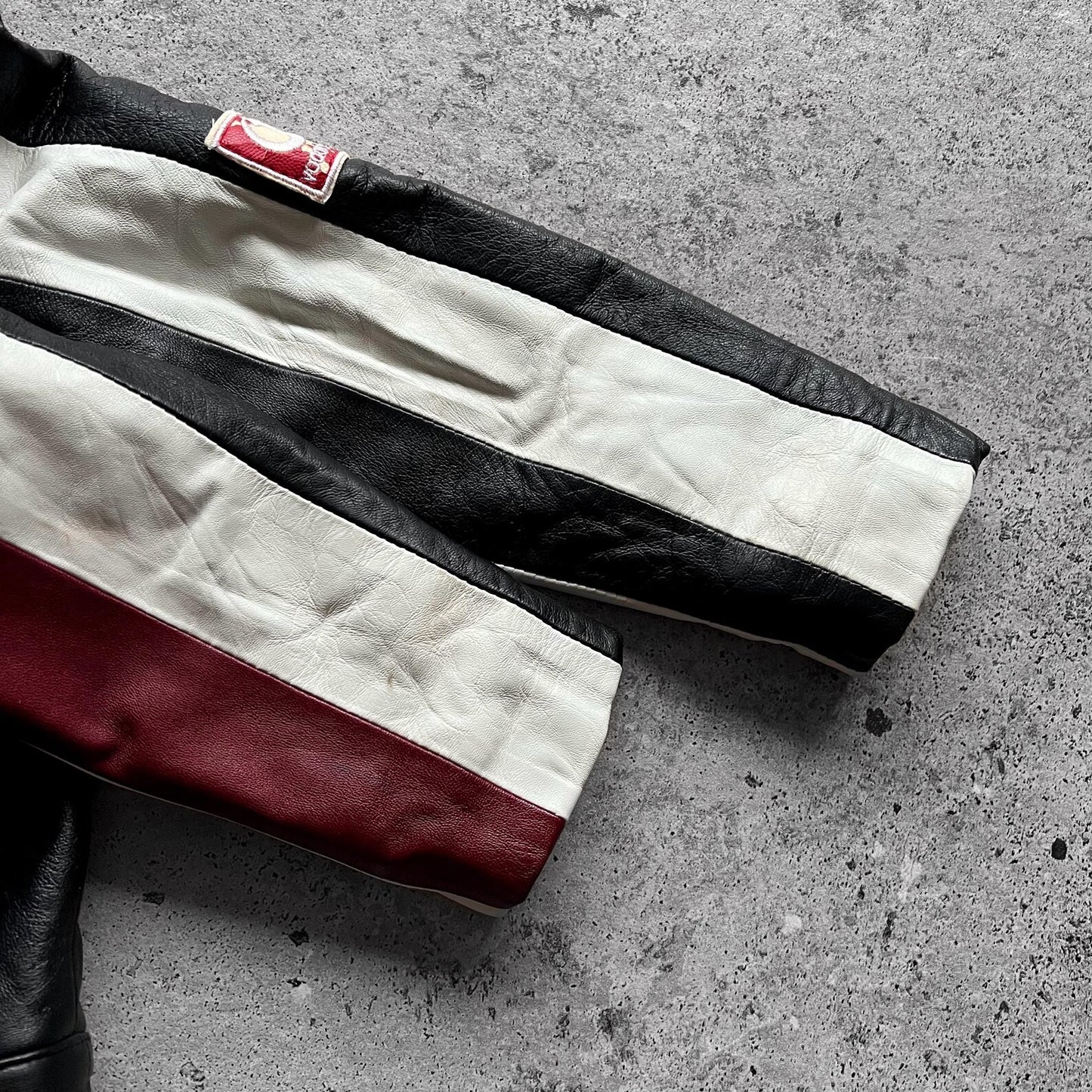 Blouson pilote en cuir tricolore – Patchs et broderies
