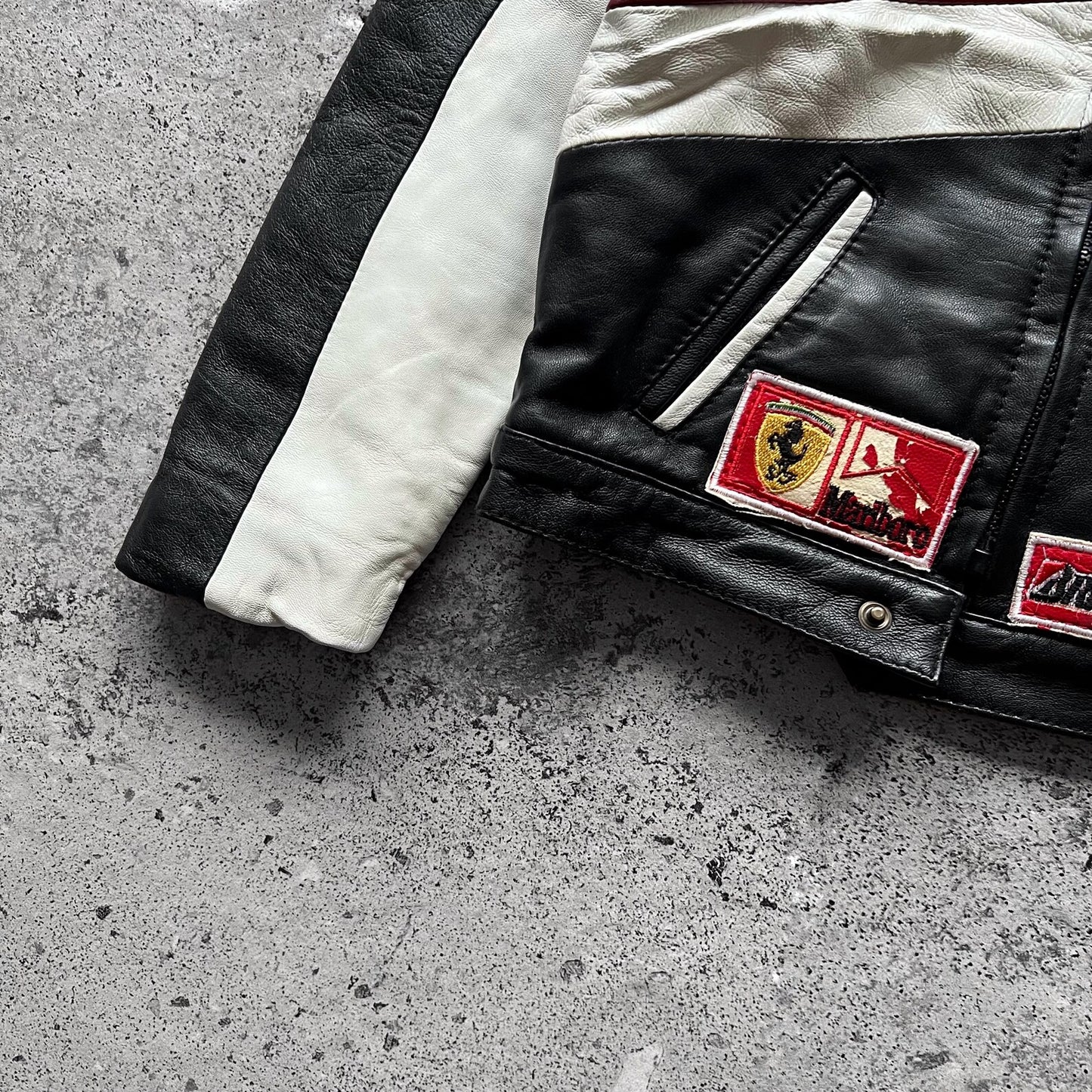 Blouson pilote en cuir tricolore – Patchs et broderies